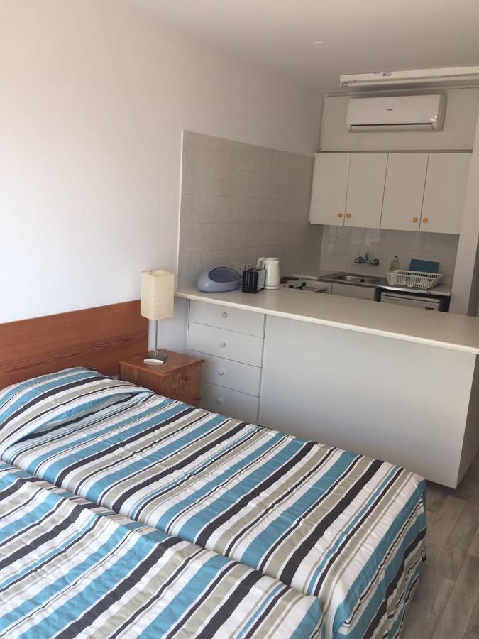 Nautilus Tourist Apartments Larnaca Exterior photo